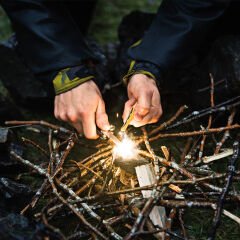 ATEŞ BAŞLATMA ÇUBUĞU VE GÜVENLİK DÜDÜĞÜ Dark Red